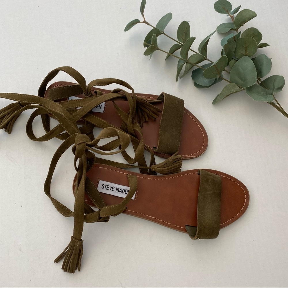 STEVE MADDEN Women’s Size 6.5 “Kaara” Suede Flat Sandals